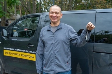 Рінат Ахметов підтримав інклюзивний проєкт Вадима Свириденка: 8,6 млн грн спрямують на ветеранську петанк-арену та спеціальний автомобіль