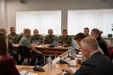 Україна обговорює із сусідами перенесення пунктів пропуску через обстріли РФ