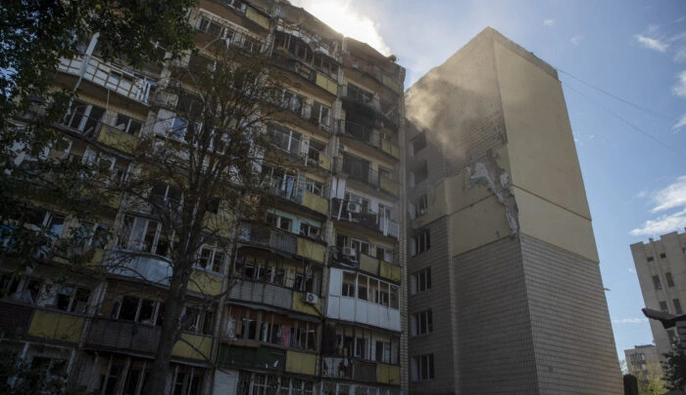 Київ знову живе під загрозою ударів: The Guardian про очікування важкої зими