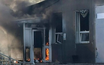 У Броварах через падіння уламків дрона загорілося промислове підприємство