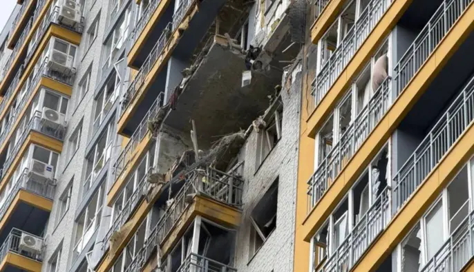 ГСЧС: взрыв разрушил секцию многоэтажки в Одессе, четыре человека пострадали