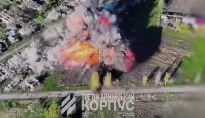 Россияне приняли их за подкрепление: БТРы-камикадзе устроили оккупантам засаду