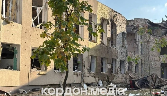 Росармия ударила КАБами по Сумам: одна из бомб попала по школе
