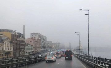 Густой туман окутал Киев после ночных атак — спасатели объяснили, что это