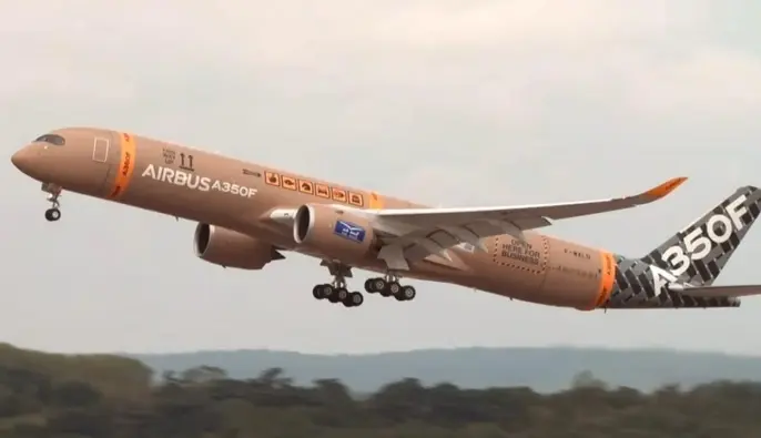 Новий гігант Airbus здійснив перший політ: що відомо про A350F