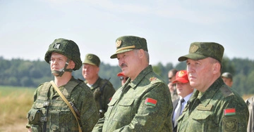 Лукашенко перевіряє армію, щоб бути готовим до наказу з Москви вступити у війну - експерт