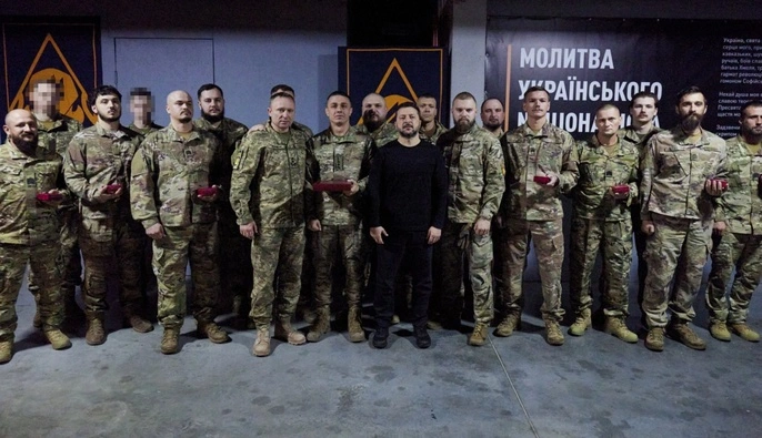 Операция "Вивальди": Зеленский наградил военных за смелость и героизм