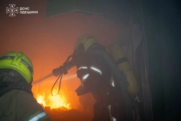 Росія вдарила по бізнес-центру в Одесі: є постраждалий