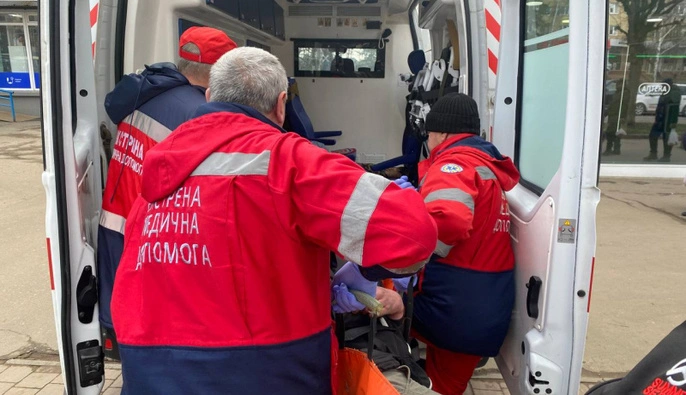 Надбавки до зарплати: медикам швидкої у Києві платитимуть більше за роботу під час атак