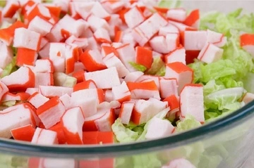 Салат из крабовых палочек: классический и вкусный рецепт