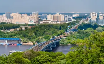 Три мости Києва перекривали після нічних ударів: які маршрути змінили