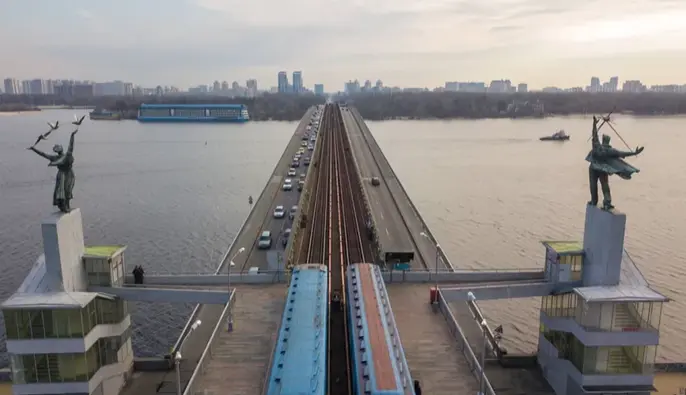 Киевские мосты перекрыты: как добраться с левого берега на правый по всем маршрутам