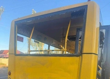 Окупанти атакували FPV-дроном рейсовий автобус у Краматорську: є постраждалі