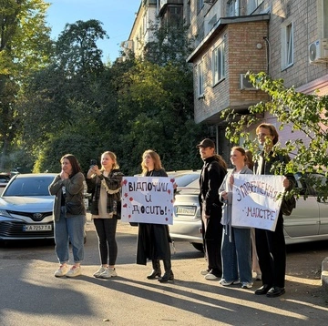 Режиссера Билоуса, подозреваемого в сексуальном насилии над студентками, выпустили из СИЗО