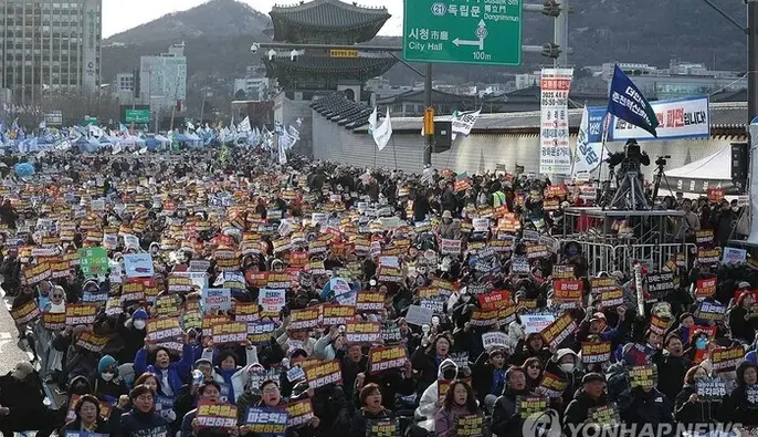 В Южной Корее – масштабные митинги против действующего президента