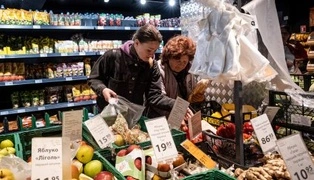 В Киеве могут вырасти цены на продукты из-за обстрелов мостов - экономист