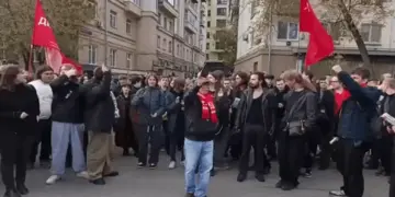 У Москві на мітингу КПРФ почали затримувати людей після лозунгу "Долой царя!"
