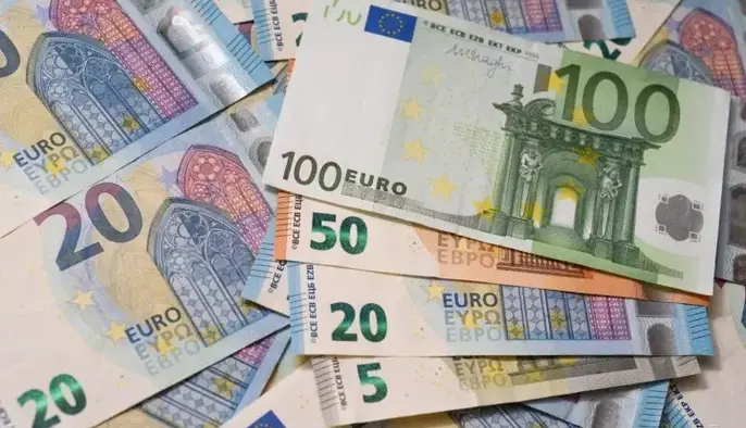 Євро опустився до найнижчого рівня з травня 2025 року