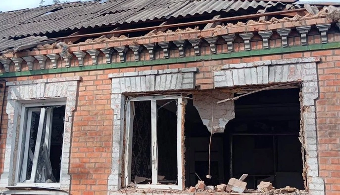Атаки по Днепропетровщине повредили дома, авто и сельхозтехнику: есть погибший