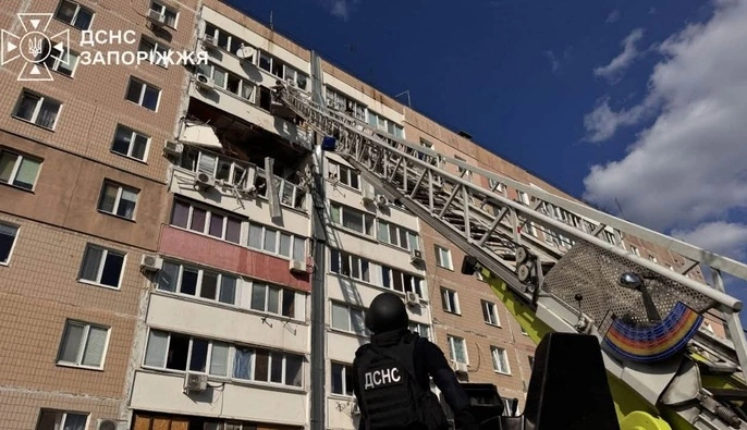 РФ попала в многоэтажку в Запорожье: пострадали пять человек, среди них — ребенок