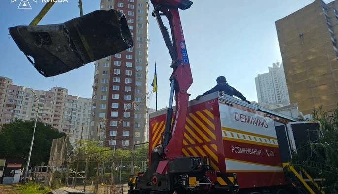 У Києві після атаки знайшли бойову частину балістичної ракети: у КМВА розповіли подробиці