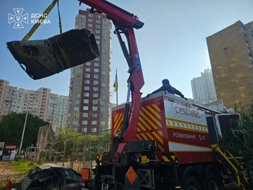 У Києві після атаки знайшли бойову частину балістичної ракети: у КМВА розповіли подробиці