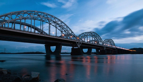 Чи може РФ зруйнувати мости у Києві: експерт розповів, наскільки небезпечні удари