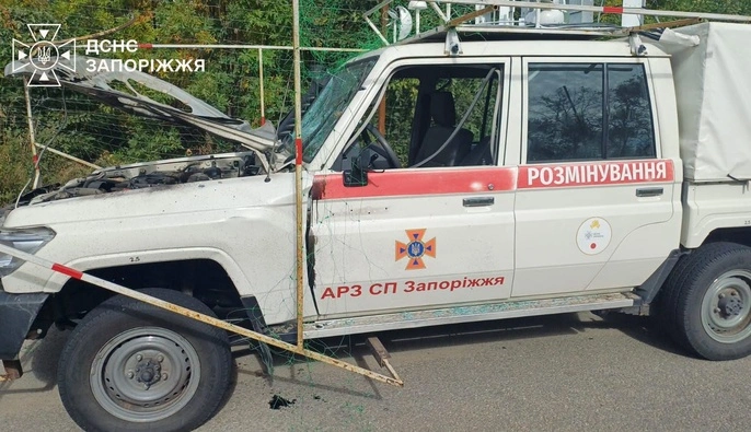 У Запоріжжі ворожий дрон атакував транспорт саперів ДСНС: подробиці