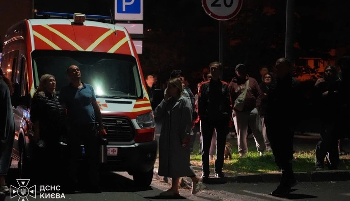 Російський дрон атакував 12-поверхівку в Києві: двоє людей загинули