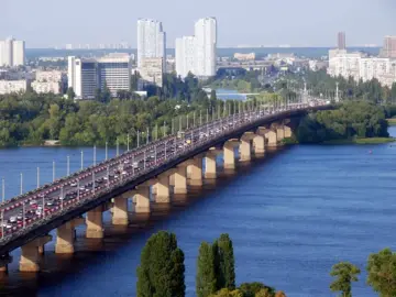 Путін доручив Суровікіну зруйнувати мости Києва: The Telegraph розкрив задум