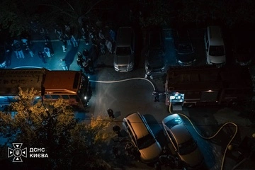 Наслідки російської атаки на Київ: зросла кількість постраждалих, затримуються трамваї