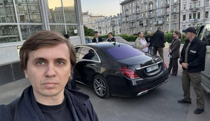 Ткача удерживали более 12 часов, а его оператор оказался в больнице: подробности задержания в Вене