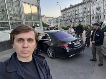 Ткача утримували понад 12 годин, а його оператор потрапив до лікарні: подробиці затримання у Відні