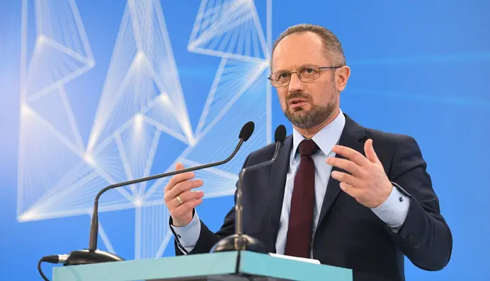 Роман Бессмертный о тайных договоренностях Трампа с Путиным, чуме в России и коррупции на Западе — интервью