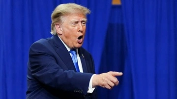 Трамп назвал противниками тех, кто отказывается признавать ИИ "суперинтеллектом"