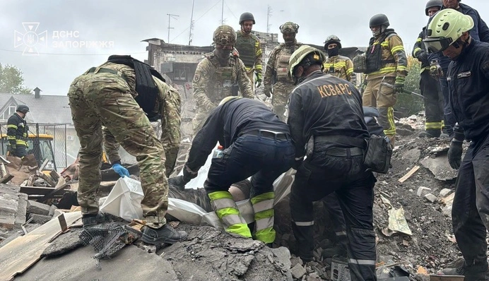 У Запоріжжі кількість загиблих через російський авіаудар зросла до 17, серед них троє дітей