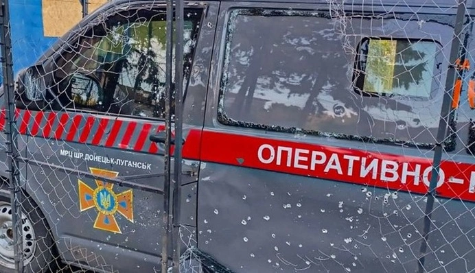 Россия атаковала эвакуационный автомобиль спасателей в Харьковской области