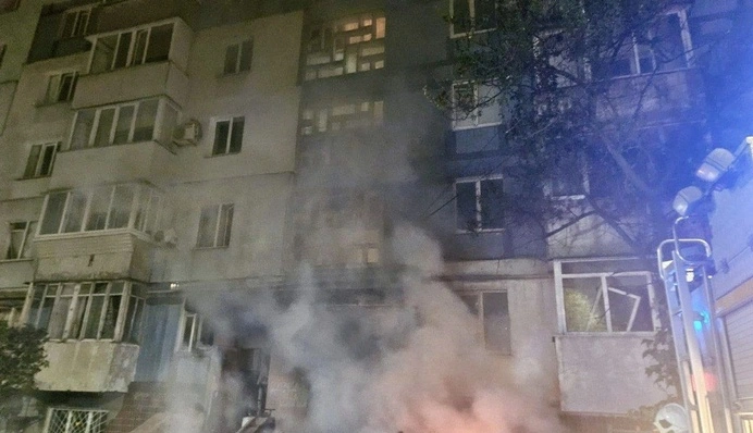 Ночная атака России на Днепр: четверо пострадавших, повреждены склады и авто