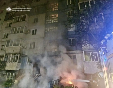 Нічна атака Росії на Дніпро: четверо постраждалих, пошкоджені склади та авто