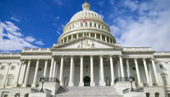 Конгрес США готує законопроєкт про повну заборону закупівель російської нафти
