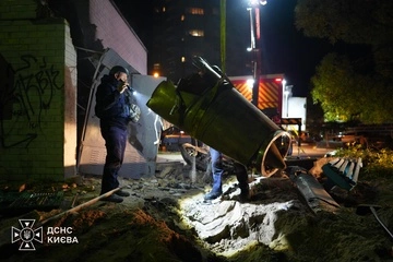Після російського удару на Оболоні виявили бойову частину балістичної ракети - фото
