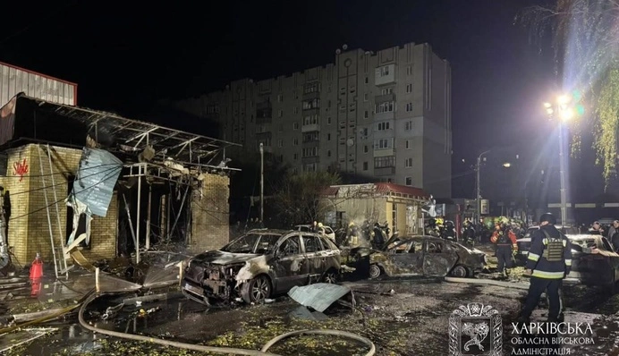 Число пострадавших из-за российских ударов по пригороду Харькова возросло до 20