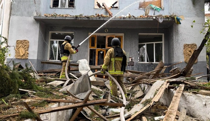Пожар в учебном заведении Ровно потушили: спасатели показали разрушение