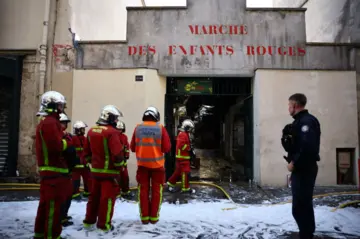 В Париже пожар уничтожил крытую часть исторического рынка XVII века