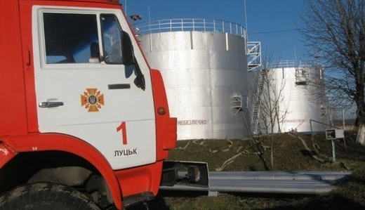 В Луцке ночью на нефтебазе вспыхнул пожар после удара БПЛА