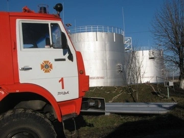У Луцьку вночі спалахнула пожежа на нафтобазі після удару БпЛА