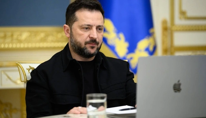 Зеленський пояснив, чому Україна не припинить удари по російських НПЗ попри тиск США
