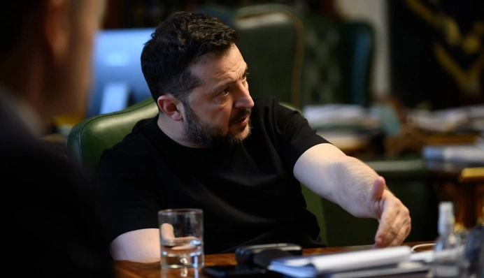 "З нас досить": Зеленський заявив, що Україна відновить удари по російських НПЗ — FT