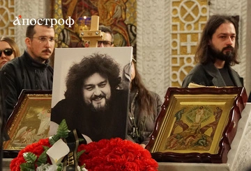 У Києві попрощалися з коміком Олександром "Венею" Венедчуком — фото