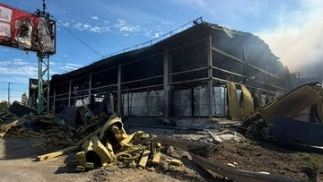 Удар по супермаркету на Одесщине: ГСЧС ликвидирует пожар, 4 человека пострадали